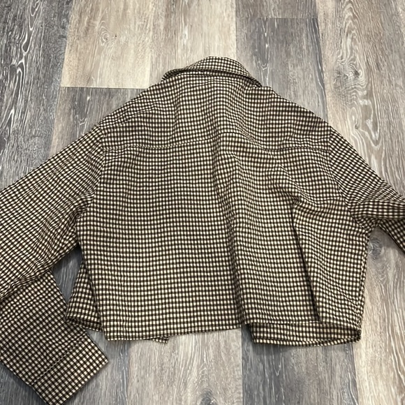 Cropped Button Up - Picture 6 of 6